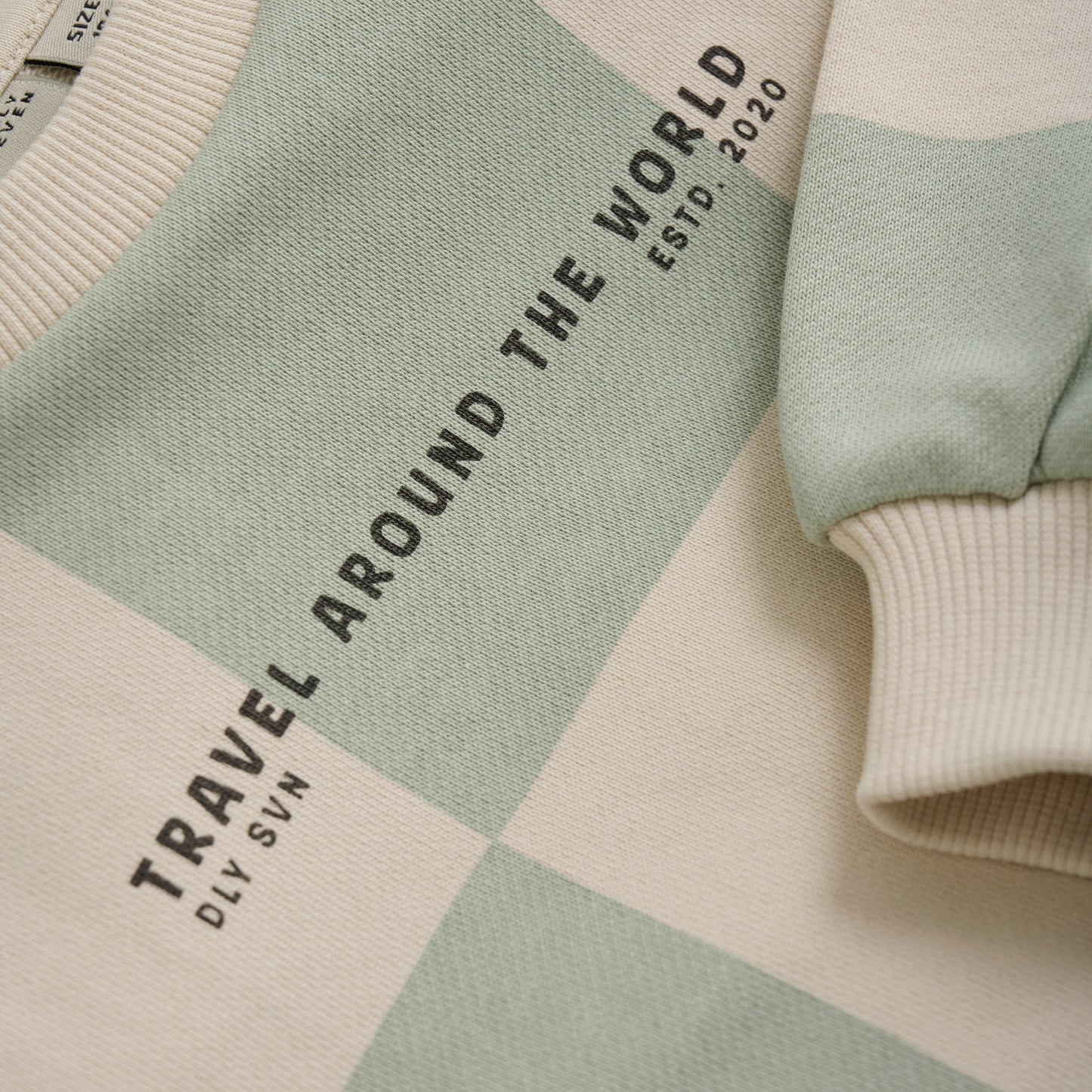 || Daily7 || Geblokte sweater met backprint