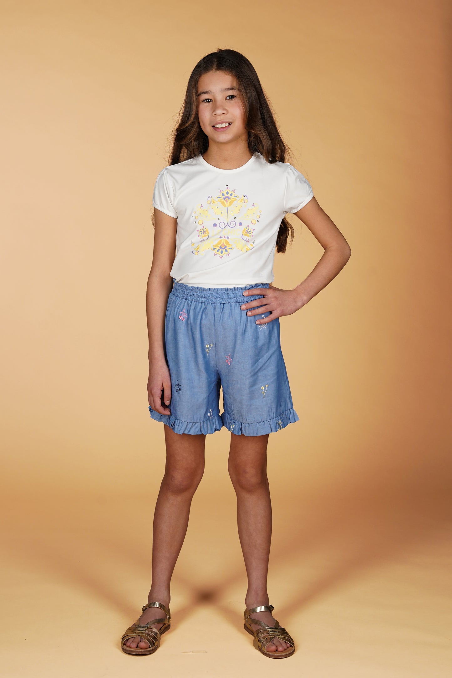 || Le Chic || Soepel short met borduursel - Dutti