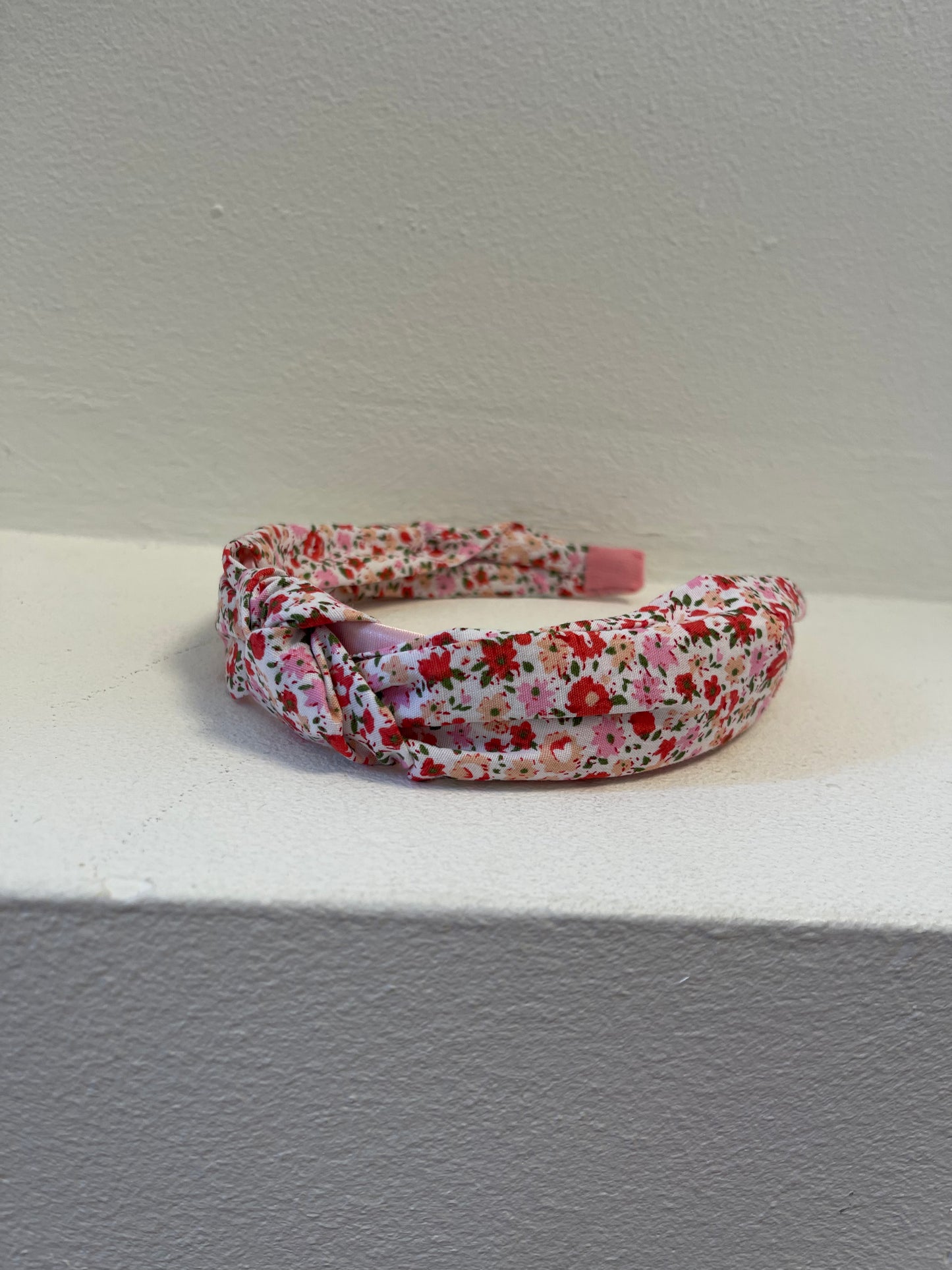 || Your Little Miss || Brede diadeem met knoop - Soft Pink Flower