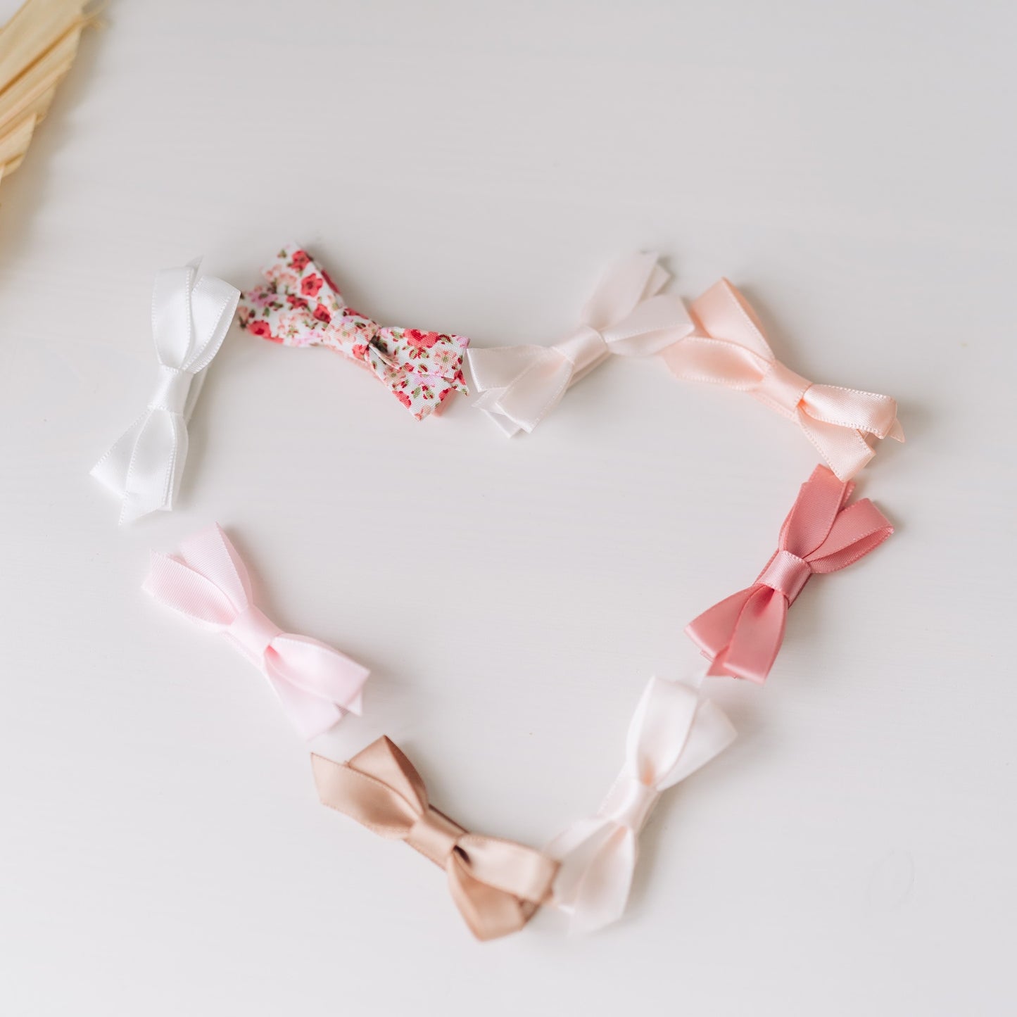 || Your Little Miss || Baby haarspeldjes met strik - Soft Pink Flower