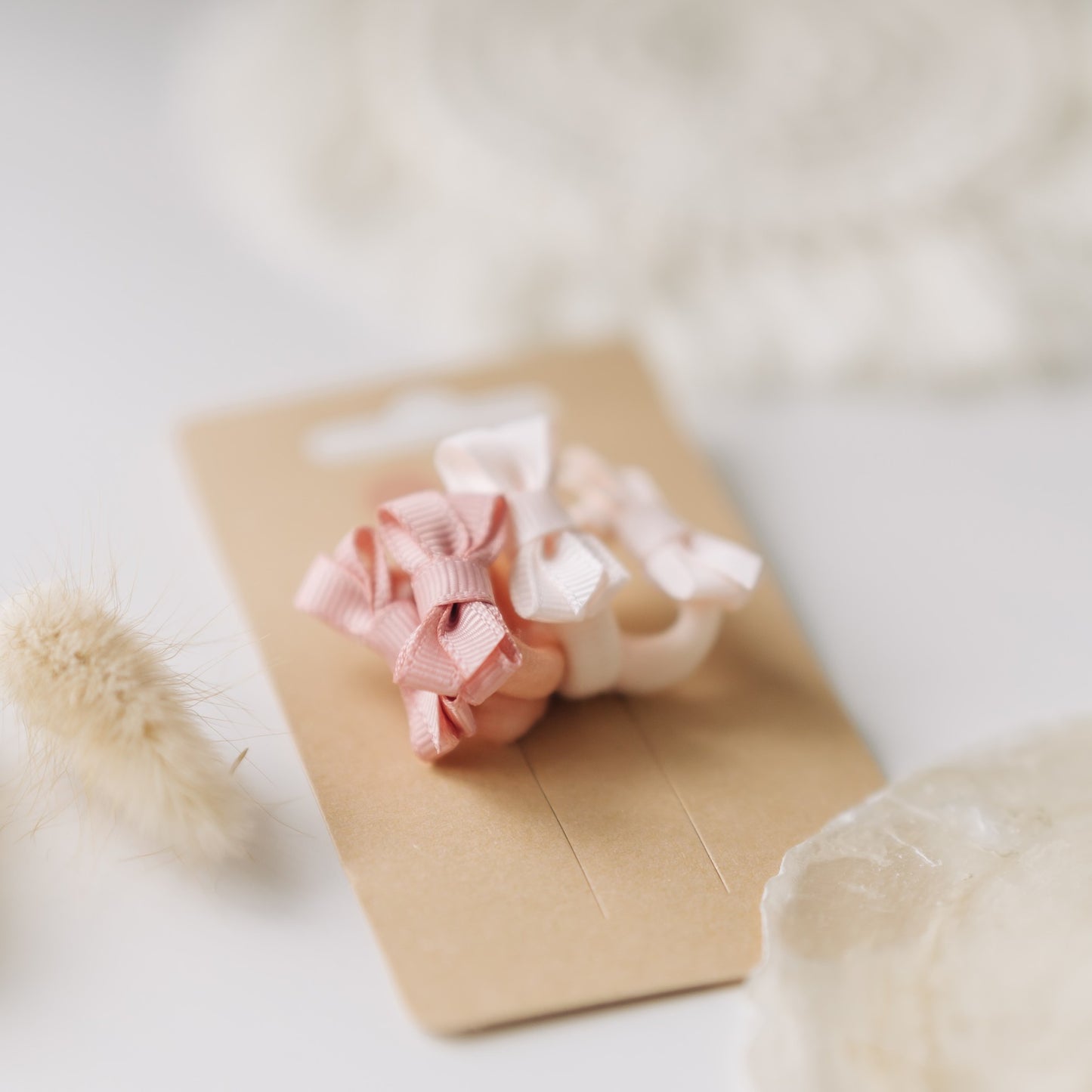 || Your Little Miss || Baby haarelastiek met strik - Soft Pink Vibes