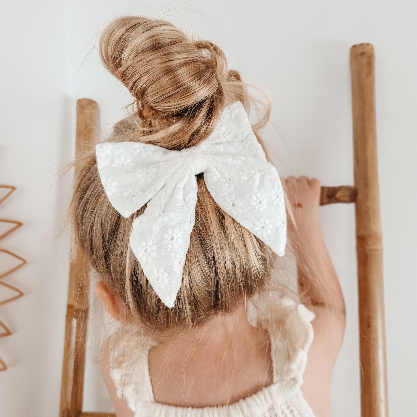 || Your Little Miss || Haarspeld met broderie - Witte Broderie