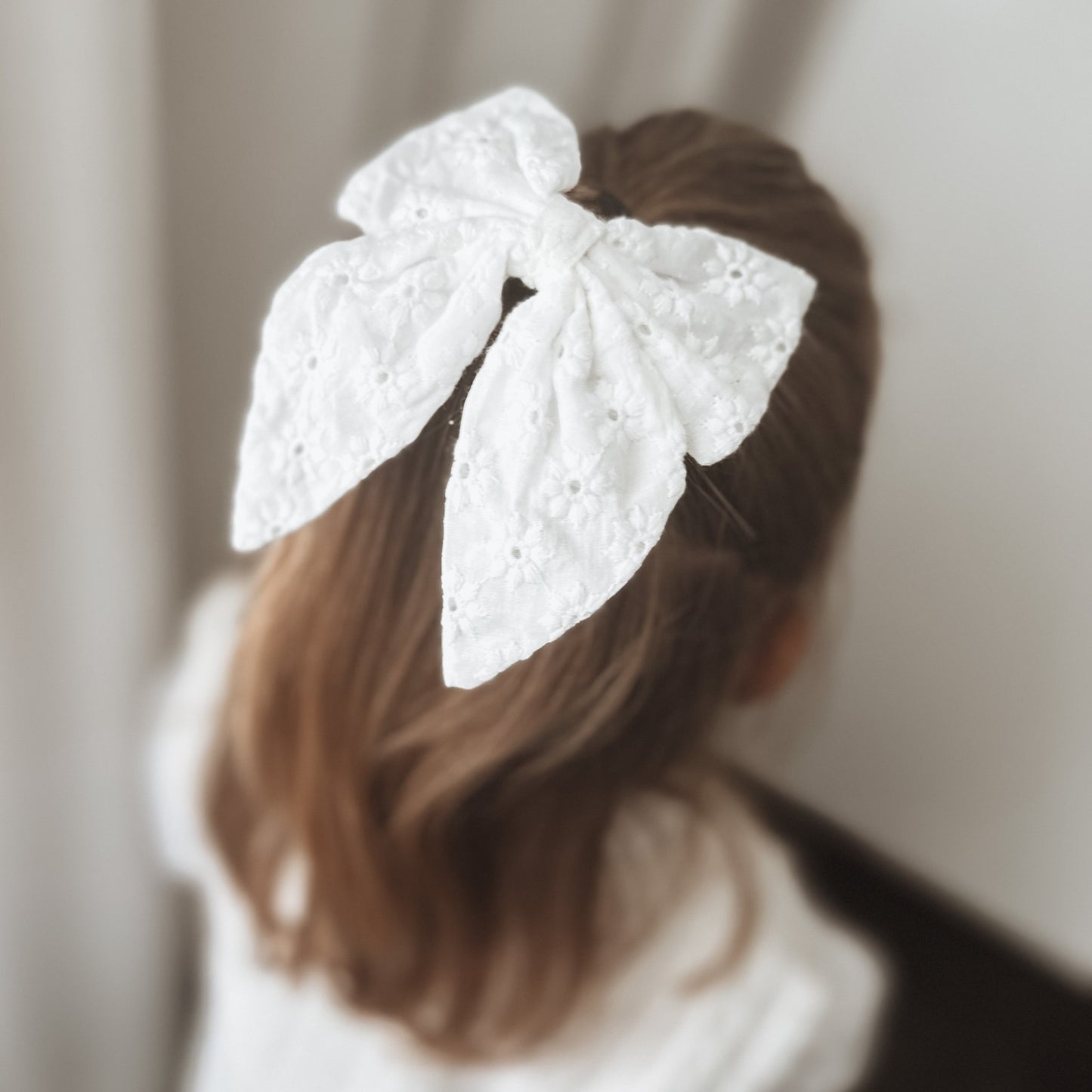 || Your Little Miss || Haarspeld met broderie - Witte Broderie