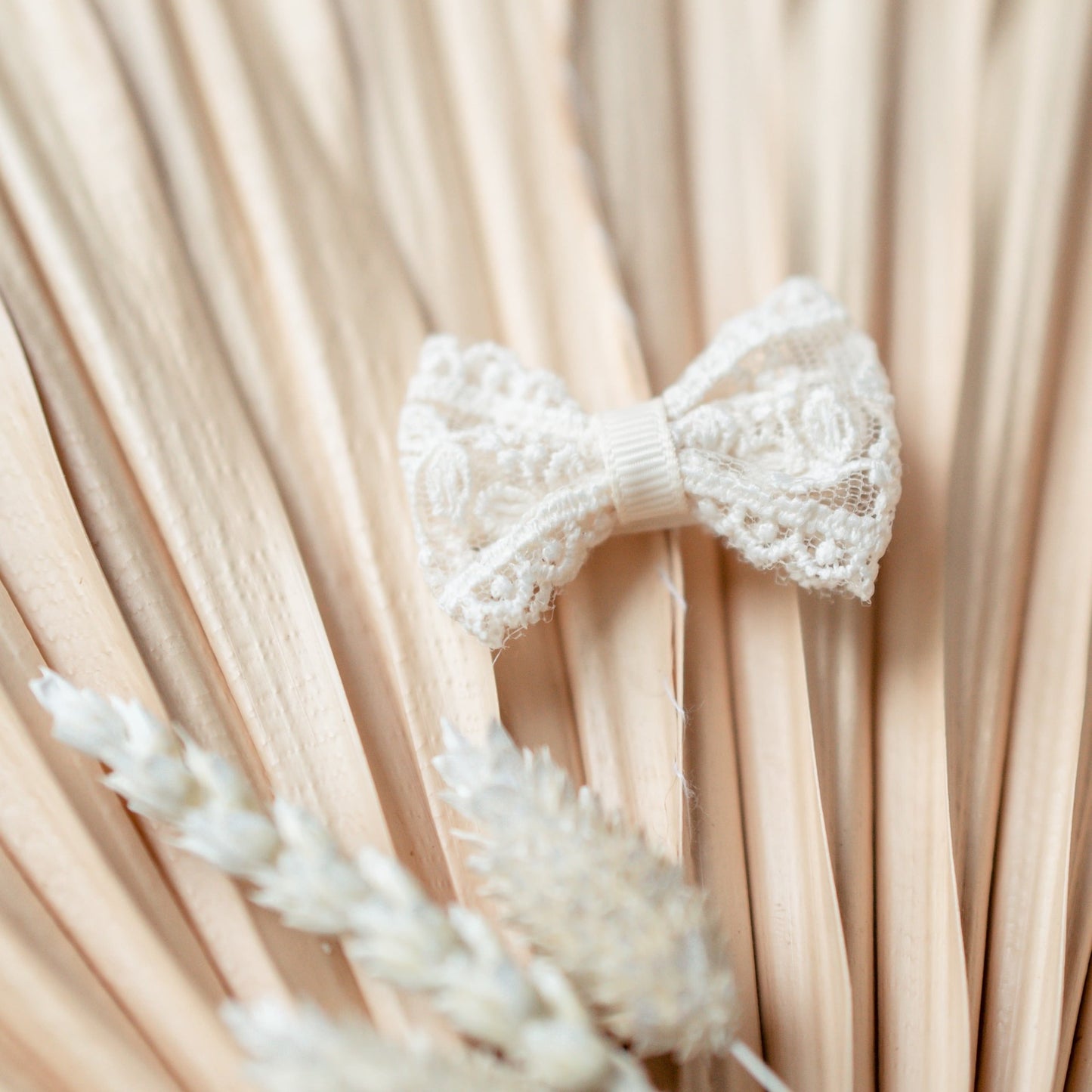|| Your Little Miss || Baby haarspeldje met strikje - Cream Lace