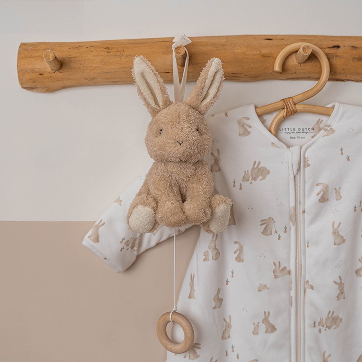 || Little Dutch || Muziekknuffel konijn