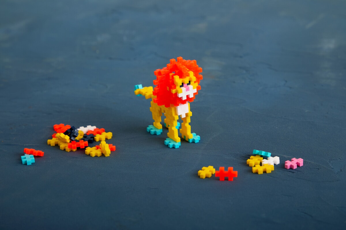 || Plus Plus || Tube 100 - Leeuw