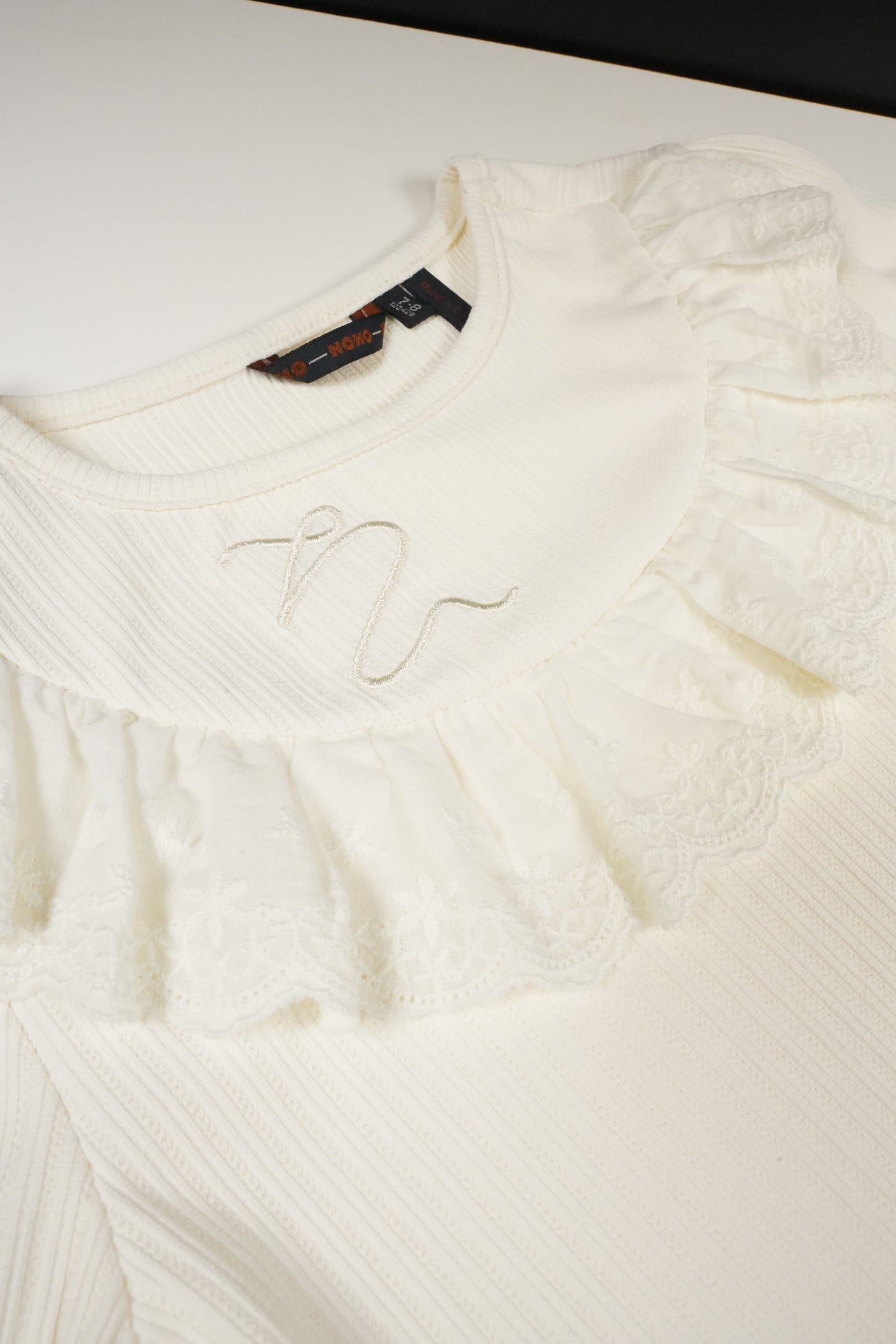 || NONO || Rib t-shirt met broderie ruffles