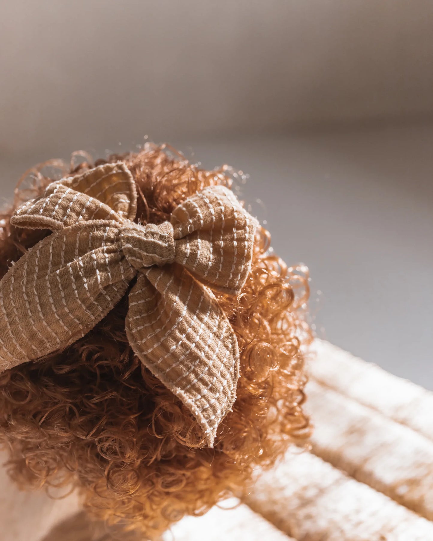 Mrs.Ertha haarclip met strik Stripe