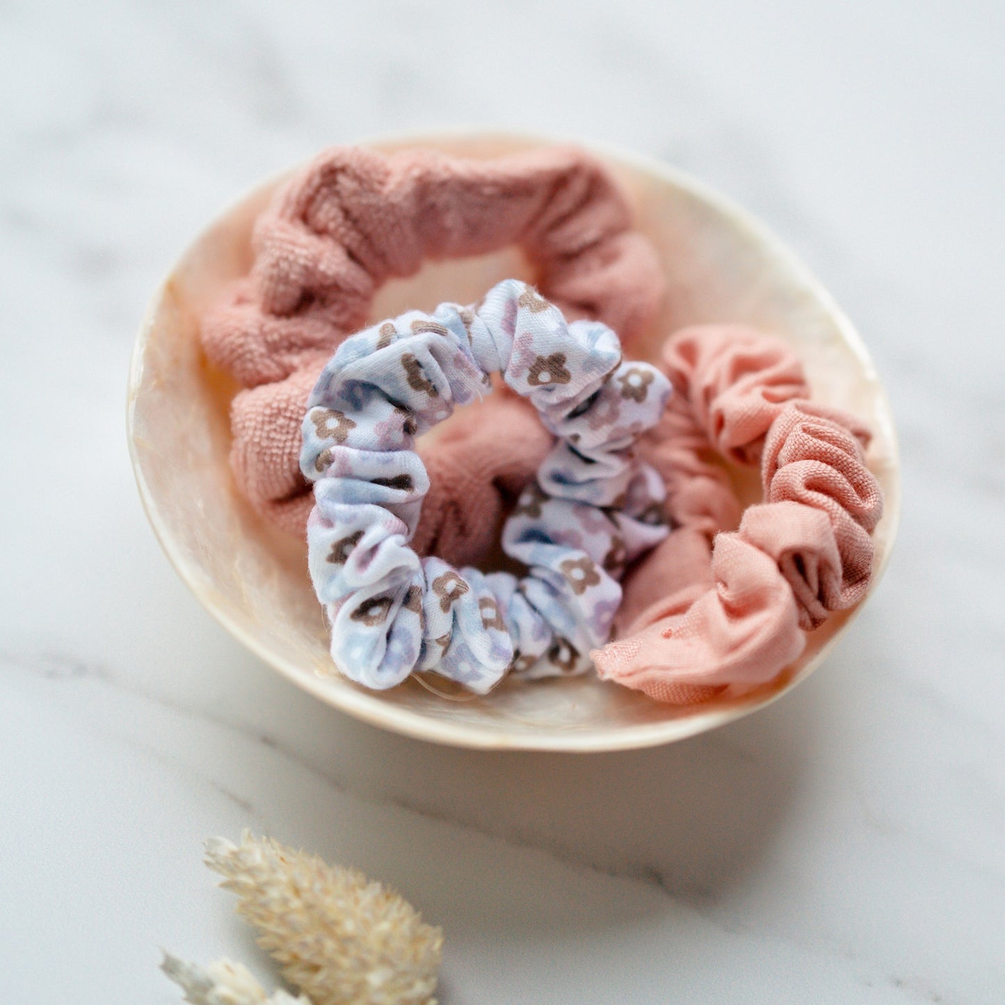 || Your Little Miss || Scrunchie - Pastel bloem