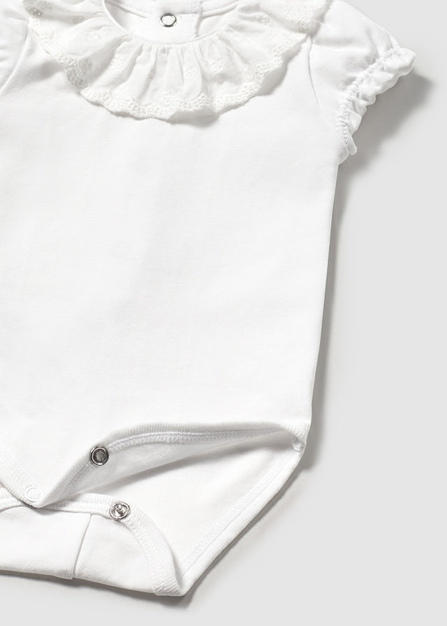 || Mayoral || Romper met broderie kraagje en korte mouw