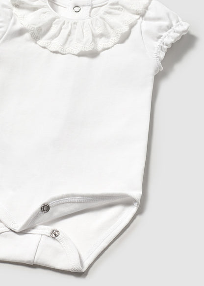 || Mayoral || Romper met broderie kraagje en korte mouw