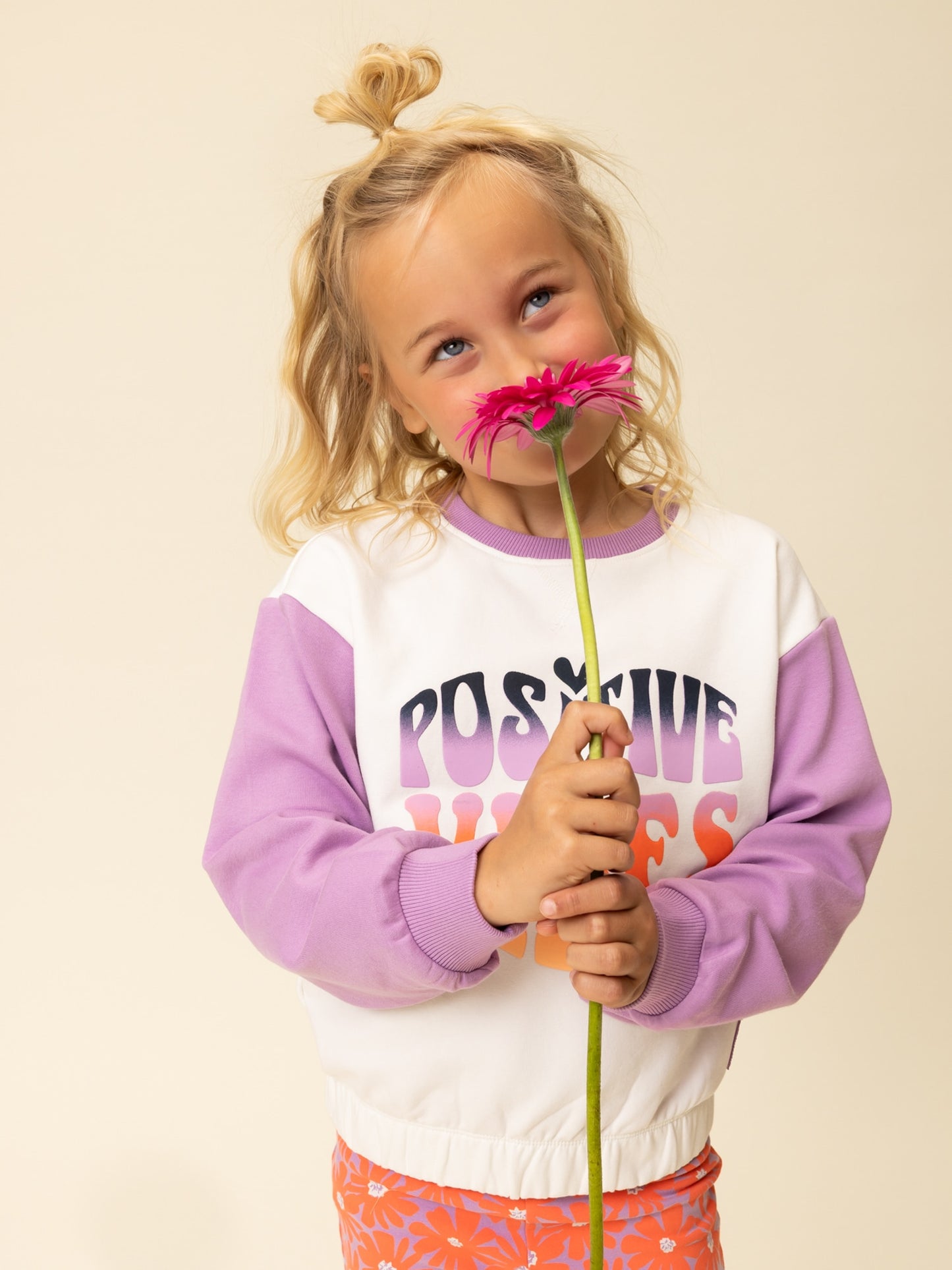 || LOOXS || Sweater ‘Positive Vibes’