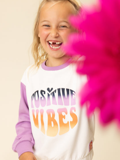 || LOOXS || Sweater ‘Positive Vibes’