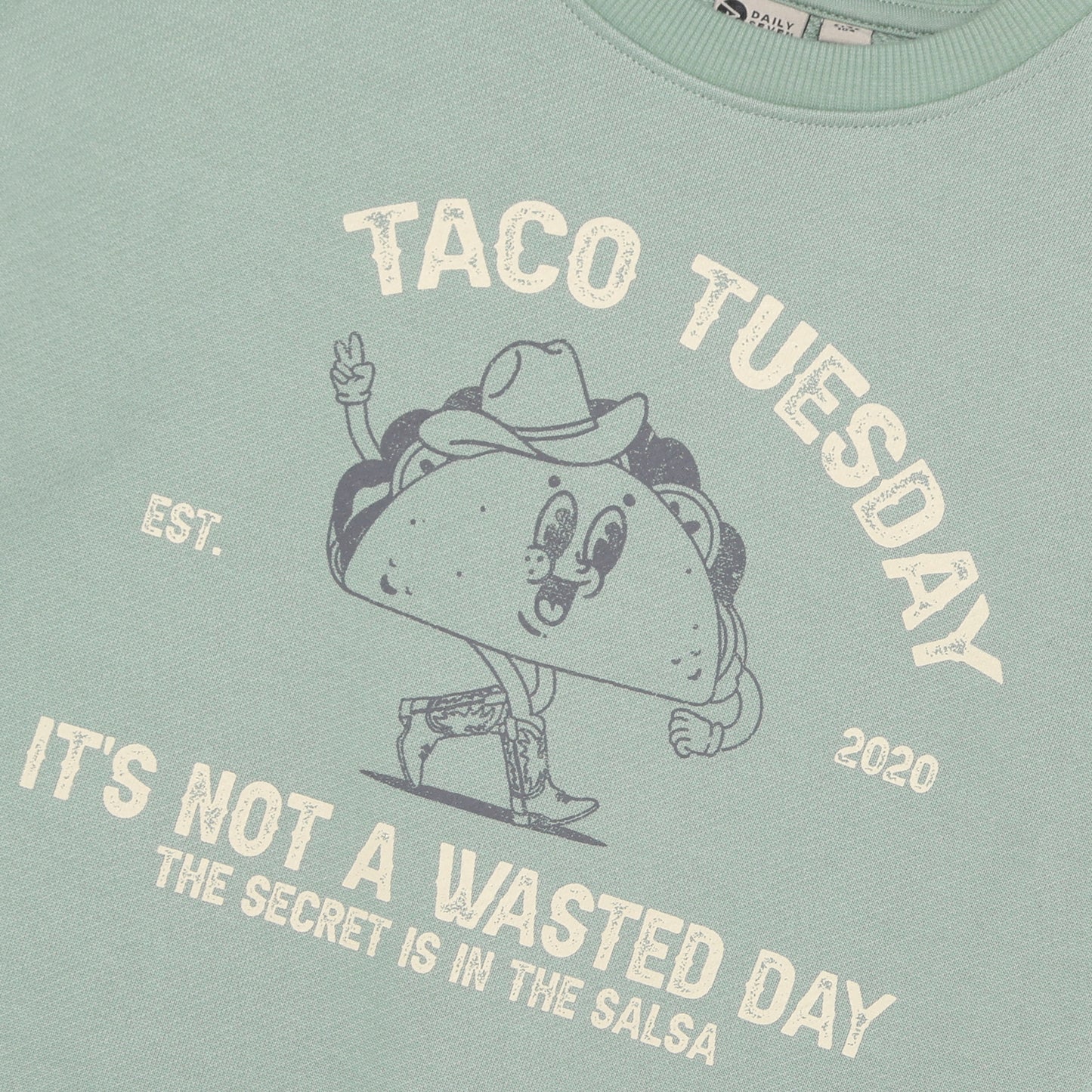 || Daily7 || Oversized sweater ‘Taco Tuesday’