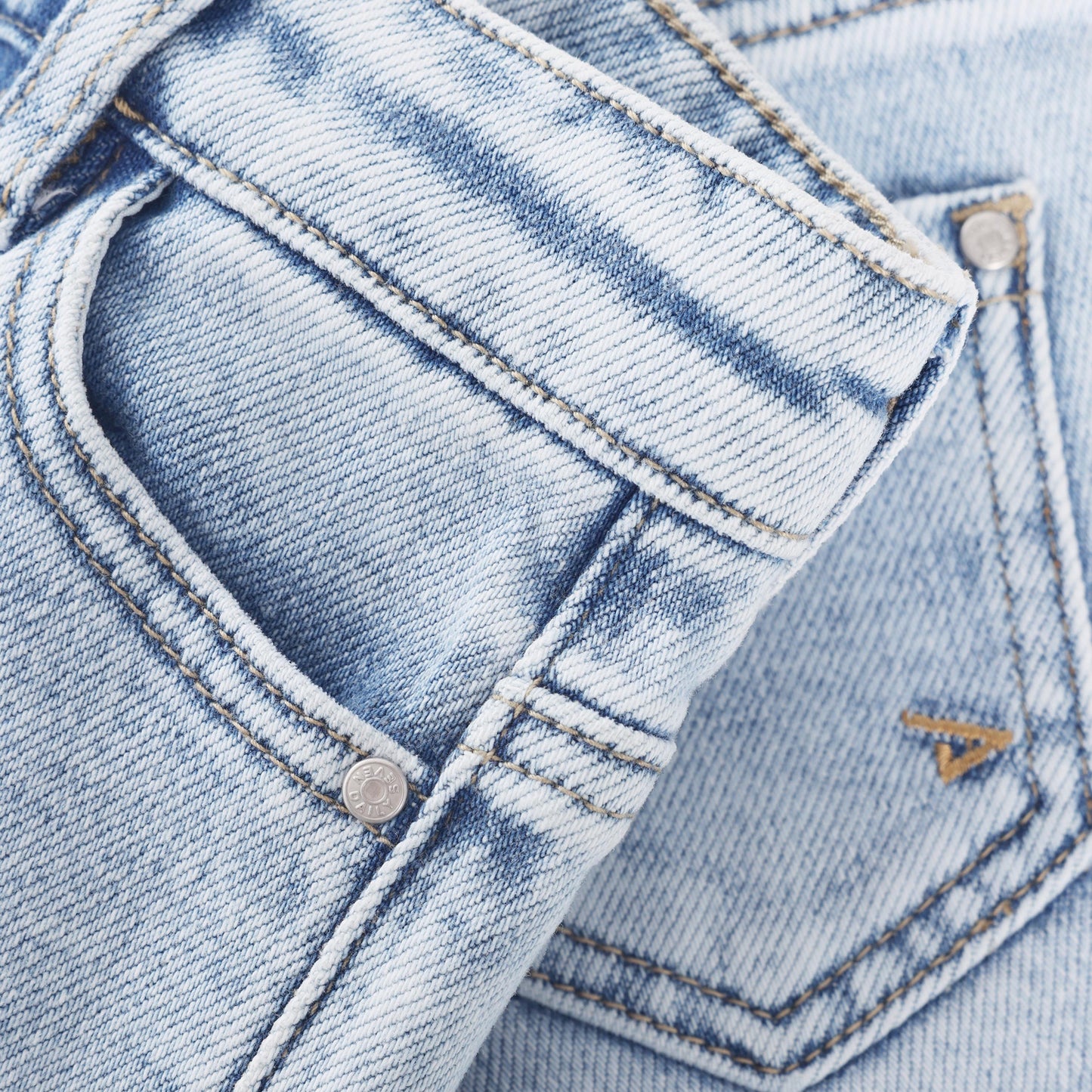 || Daily7 || Denim shorts met hartjes