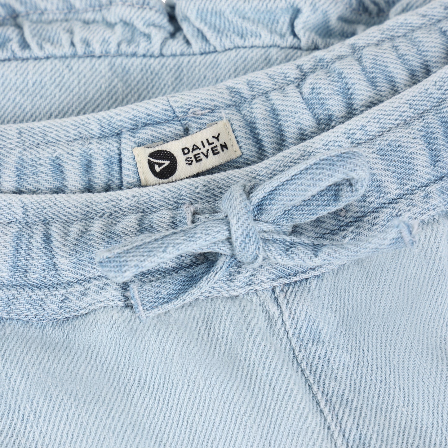 || Daily7 || Denim shorts met ruffels