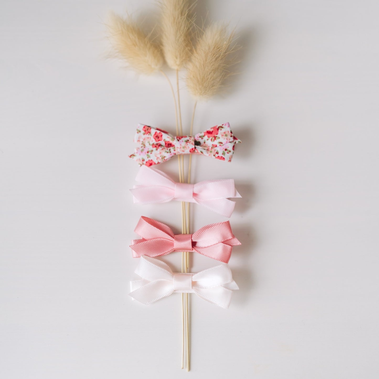 || Your Little Miss || Baby haarspeldjes met strik - Soft Pink Flower