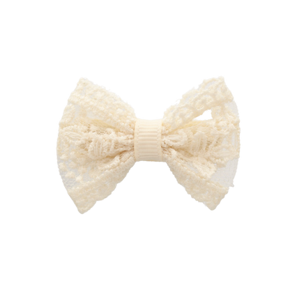 || Your Little Miss || Baby haarspeldje met strikje - Cream Lace