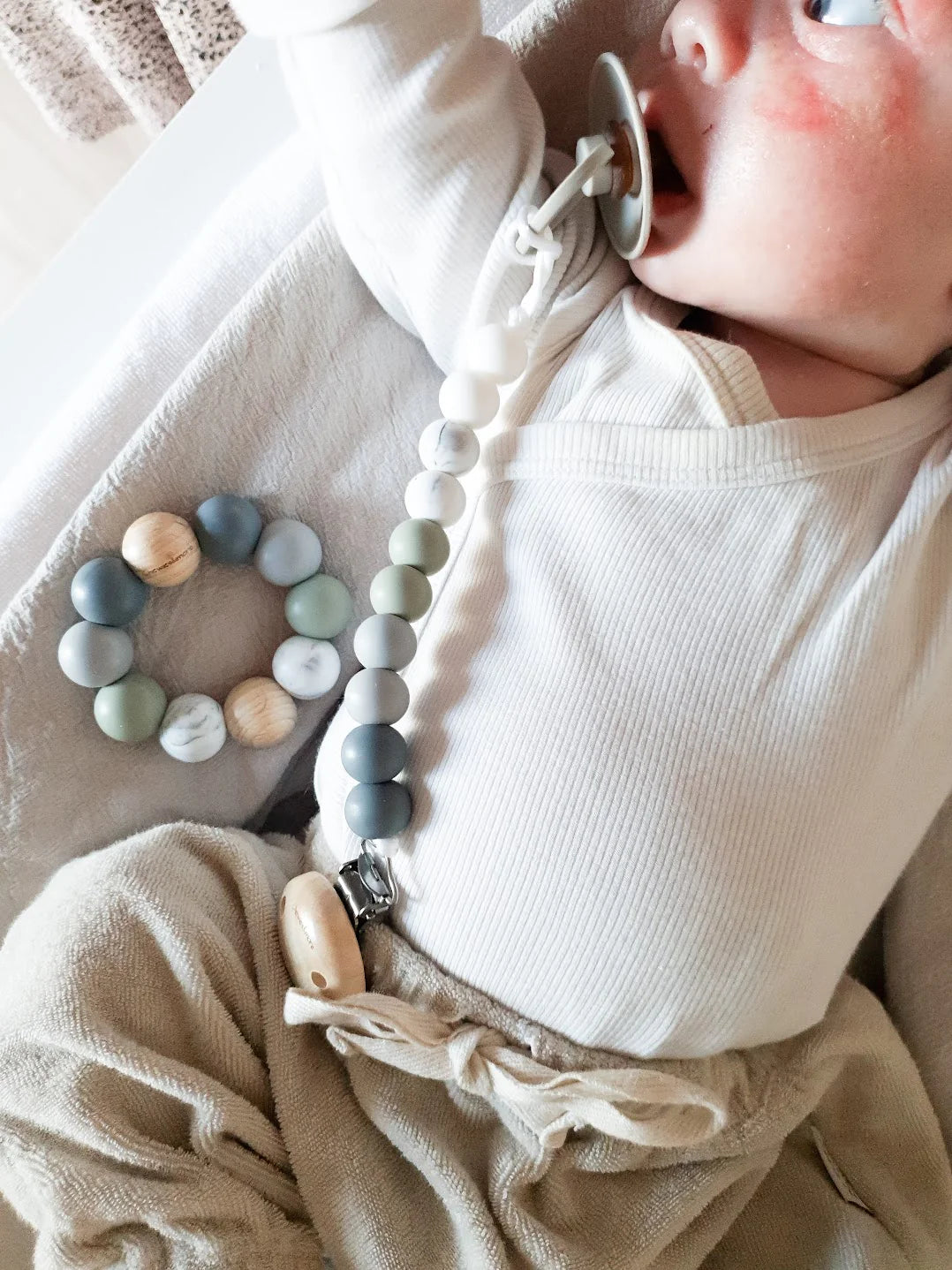 || Chewies&more || Bijt- & speenkoord - Ombre Blue