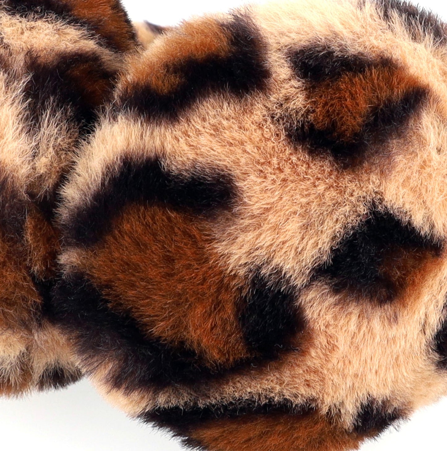 || Maximo || Furry oorwarmers met panterprint