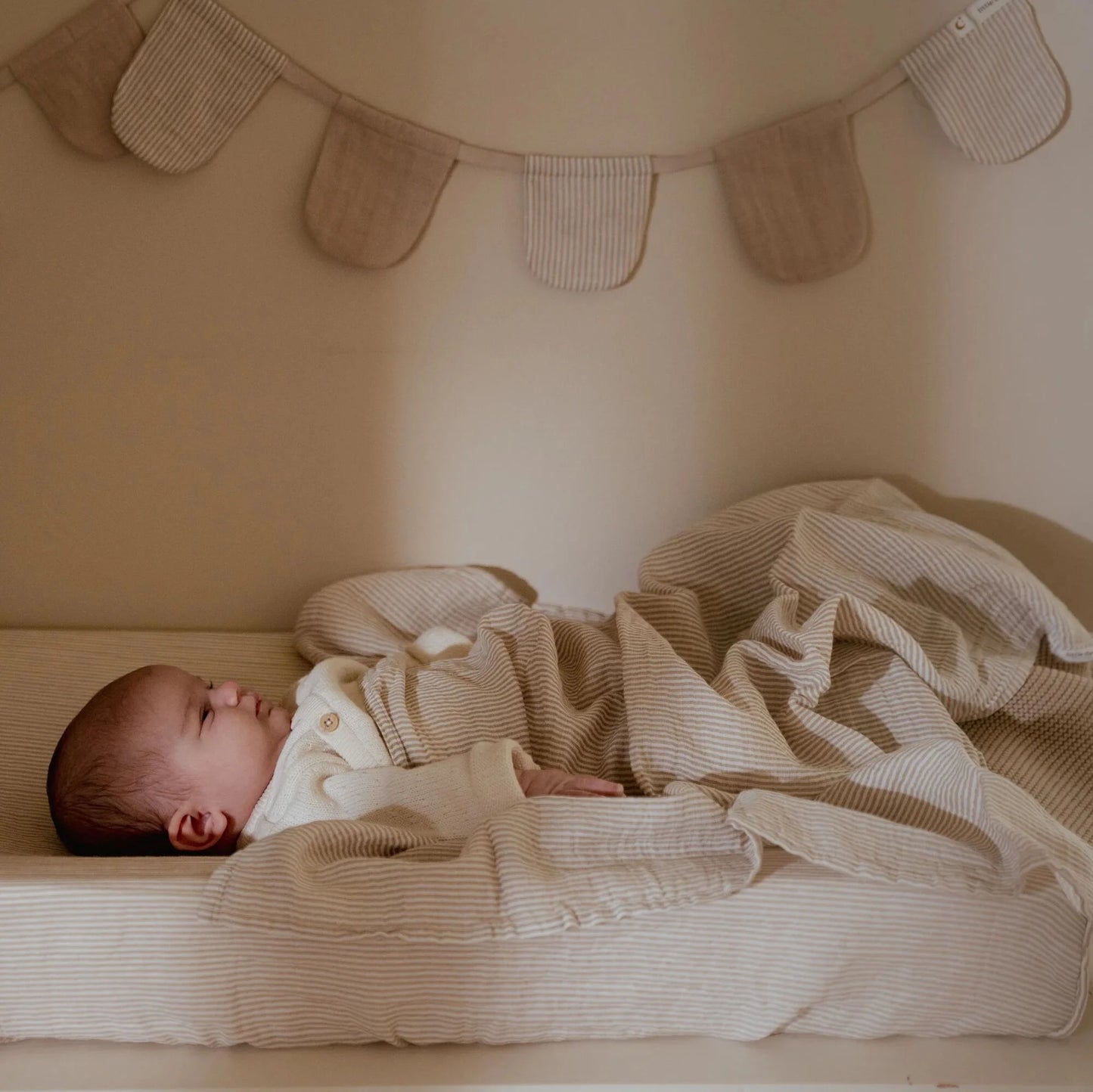 || Little Dutch || Swaddle 120cm - Soft Beige Stripe