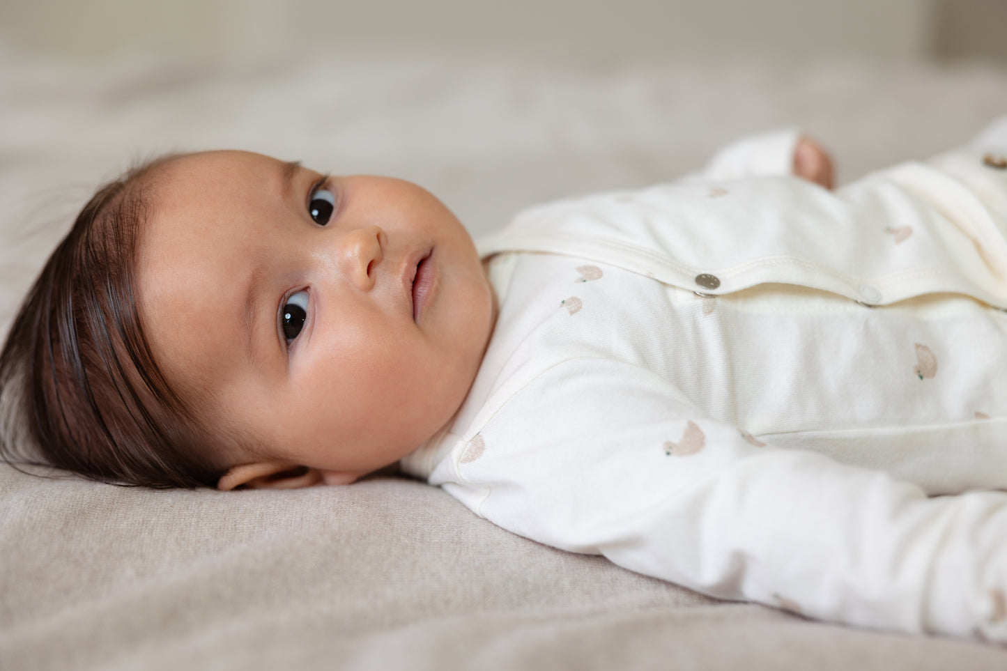 || Noppies || Basis unisex overslag vest met eendjes - Nour