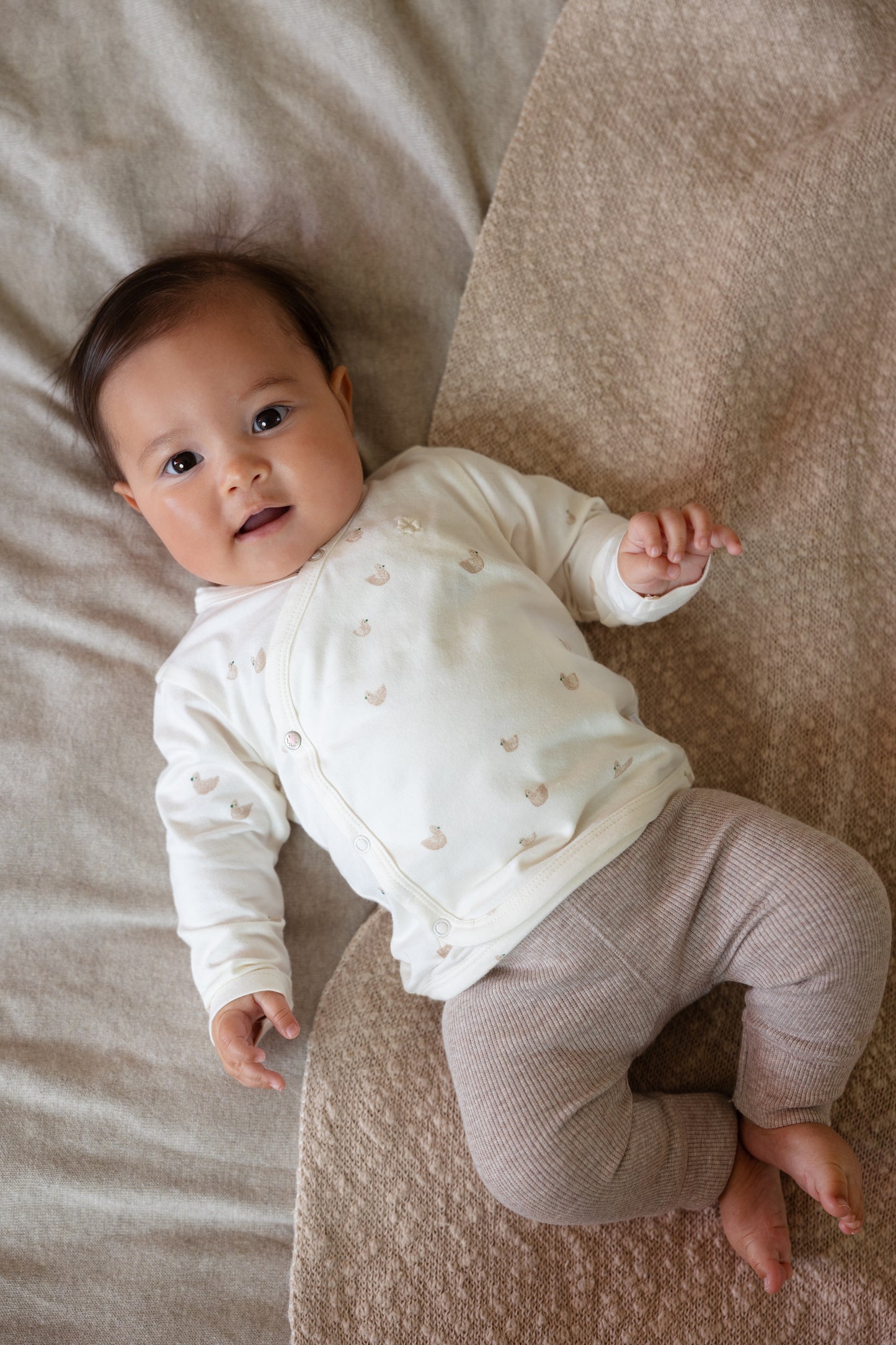 || Noppies || Basis unisex overslag vest met eendjes - Nour