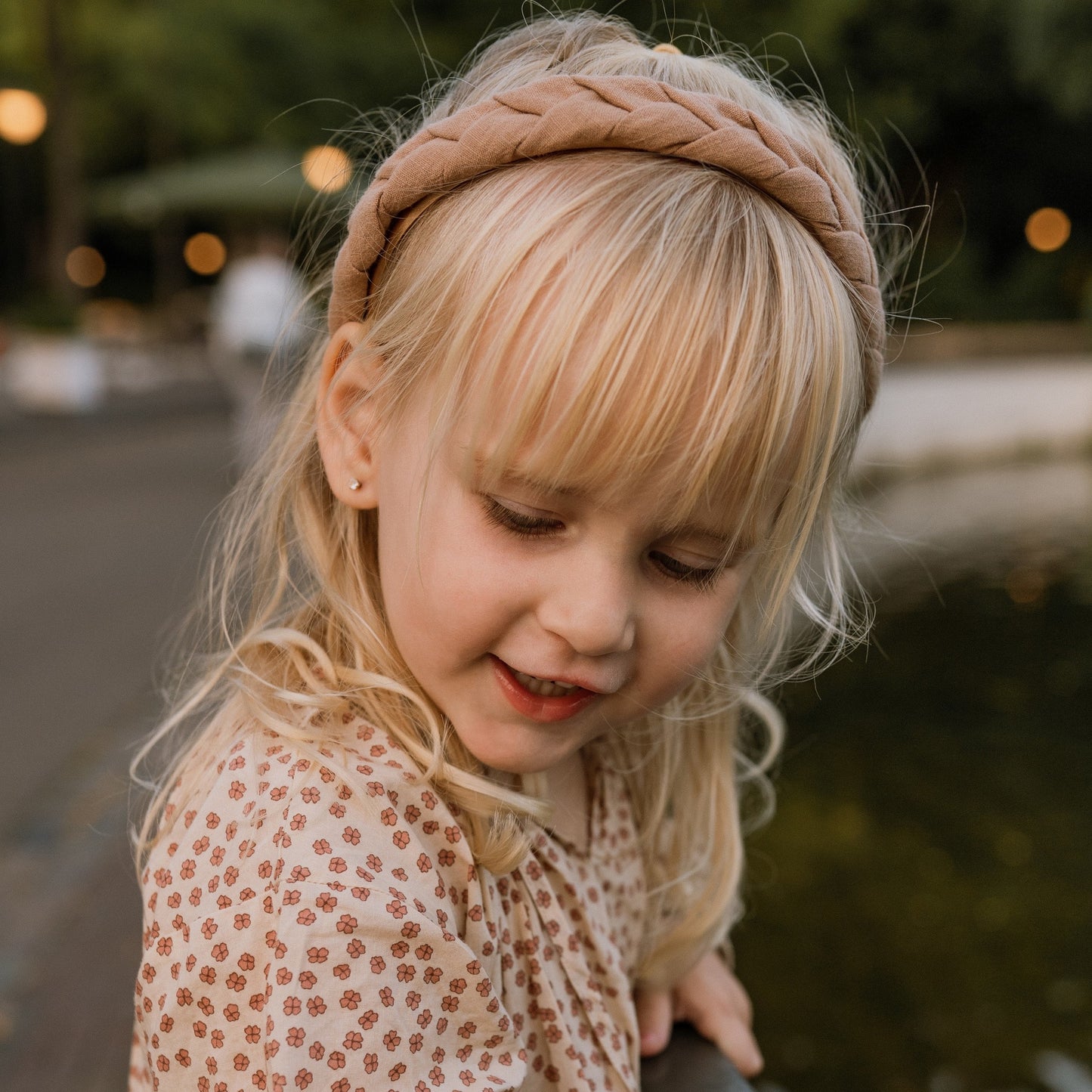 || Your Little Miss || Brede diadeem met vlecht - Bruin linnen